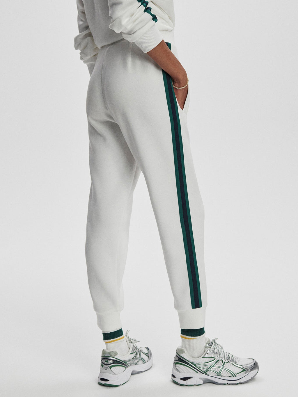 The Slim Stripe Cuff Pant 26 White/ Navy/ Forest - Varley